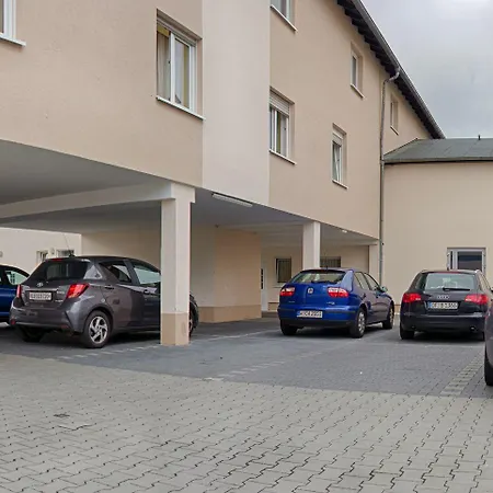 Airport Global Szálloda 3*