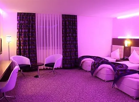 מלון Airport Global Hotel, Olive 3*
